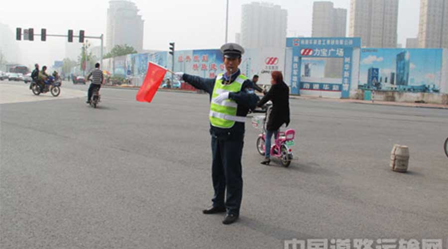 【權(quán)威】警方公布中心崗樓打罵輔警女子處罰結(jié)果！