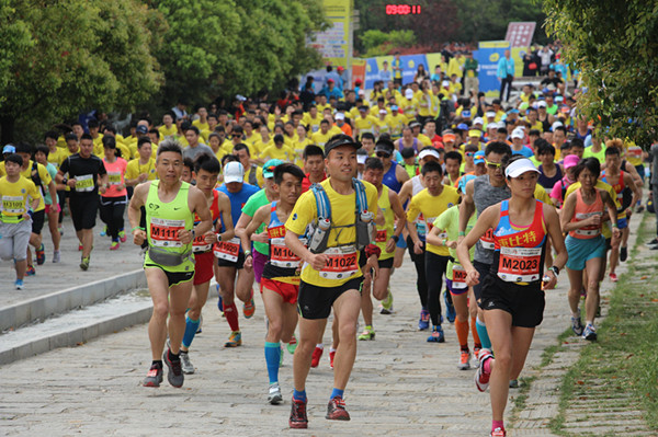 2017中國(guó)山地馬拉松系列賽首站比賽在駐馬店舉行