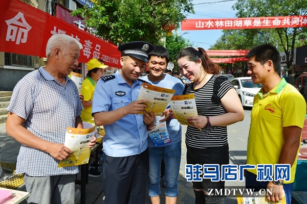 正陽：百名職工志愿者宣傳禁毒上街頭