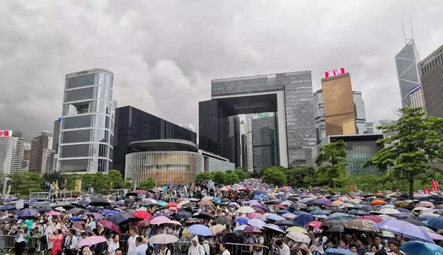 忍無(wú)可忍，終于出手了！這一次香港人不再沉默，這個(gè)決定非同尋常 