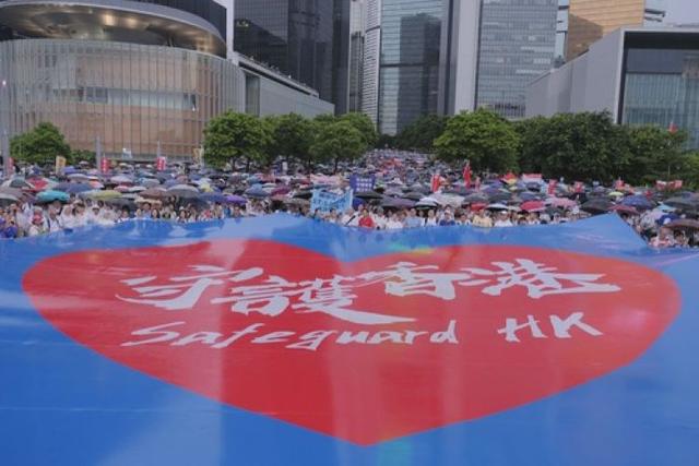 忍無(wú)可忍，終于出手了！這一次香港人不再沉默，這個(gè)決定非同尋常 