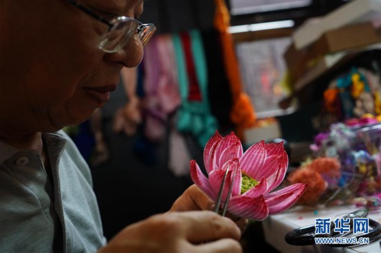 “守藝人”趙樹(shù)憲：期待手工藝絨花能夠品牌化、產(chǎn)業(yè)化