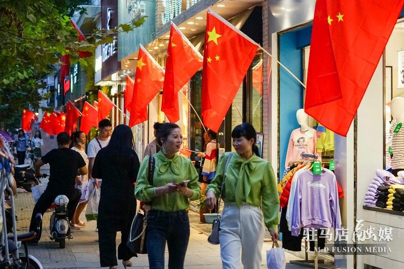 掛國旗，迎國慶，駐馬店營造最美“中國紅”