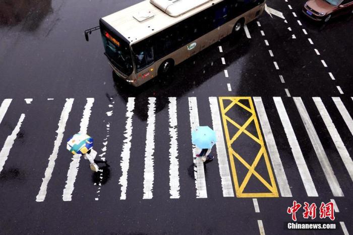 新一輪大范圍降雨來臨 中東部氣溫經(jīng)歷“過山車”