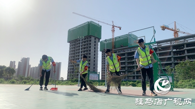 中建一局三公司：清掃衛(wèi)生美家園 服務群眾當先鋒