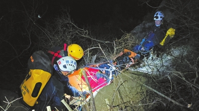 驢友登封玉皇溝墜崖14小時后獲救 有償救援能攔住驢友任性冒險嗎？