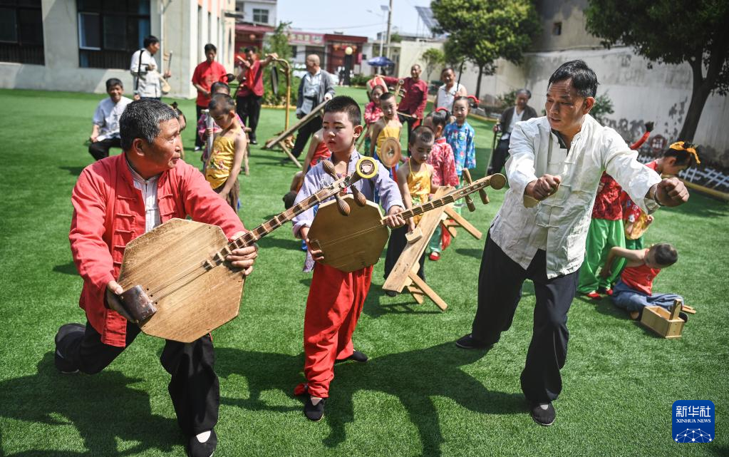 黃河岸邊有個“老腔幼兒團”