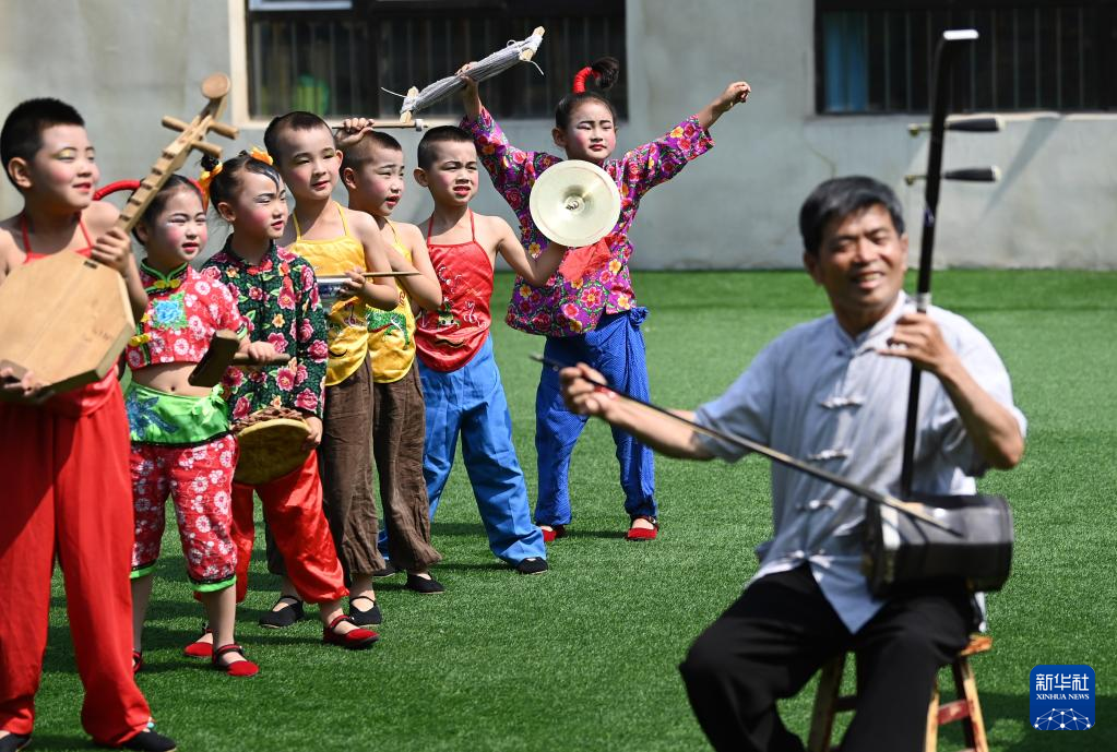 黃河岸邊有個“老腔幼兒團”