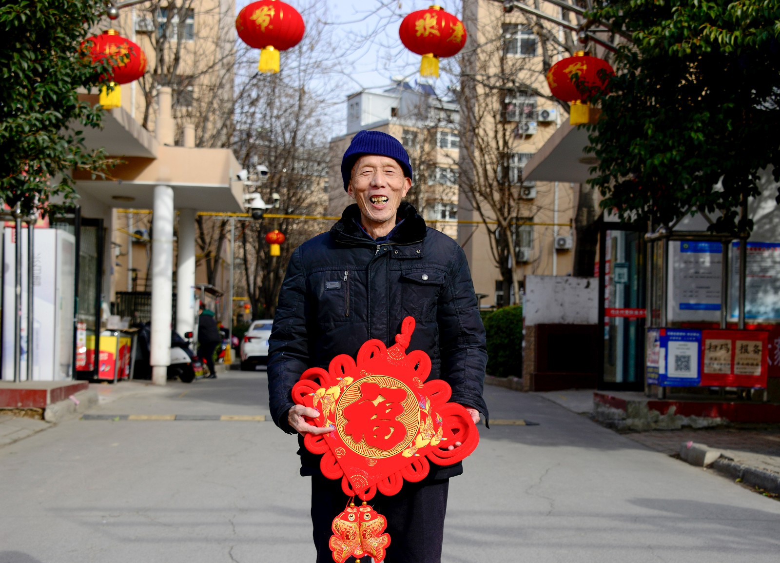 新春走基層丨新年來張全家福吧！攝影志愿者用光影為村民留住煙火年年