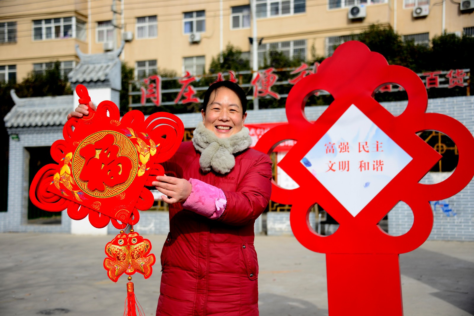 新春走基層丨新年來張全家福吧！攝影志愿者用光影為村民留住煙火年年