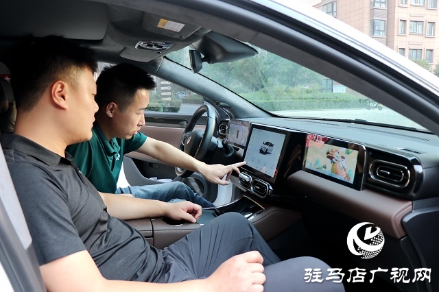 新能源汽車進(jìn)社區(qū) 家門口的購車盛宴