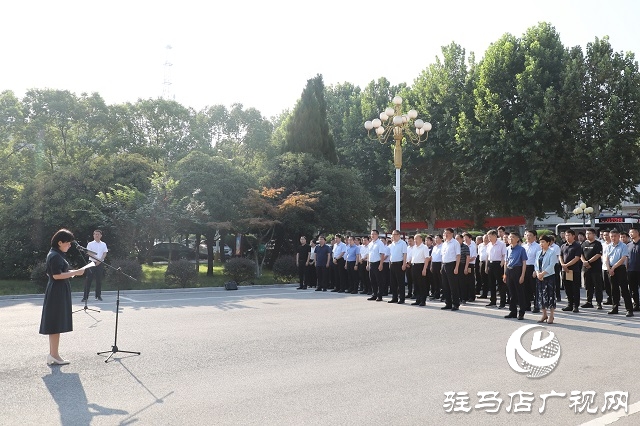 泌陽(yáng)縣委組織開(kāi)展“金秋助學(xué)”活動(dòng)捐款儀式