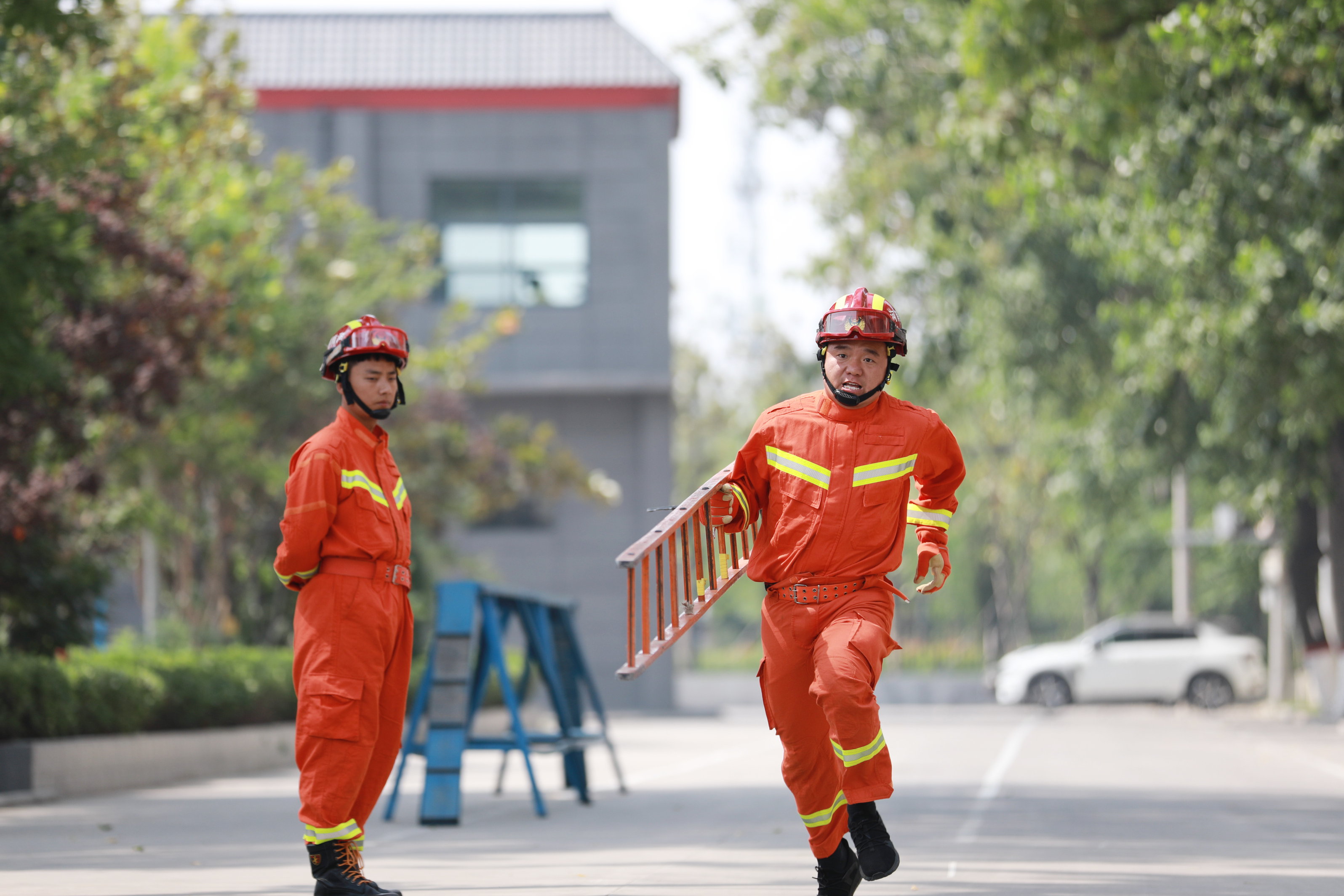 你好，119①丨從“橄欖綠”到“火焰藍(lán)” 十九年老消防的心愿是警鈴不響