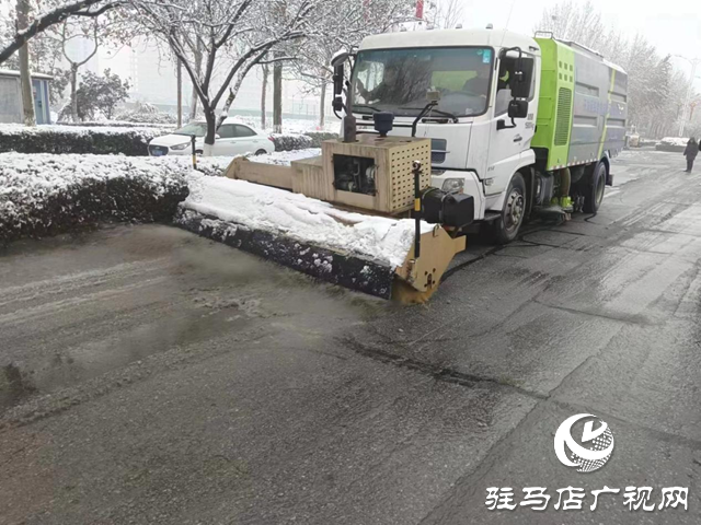 駐馬店經(jīng)濟開發(fā)區(qū)及時清掃道路積雪