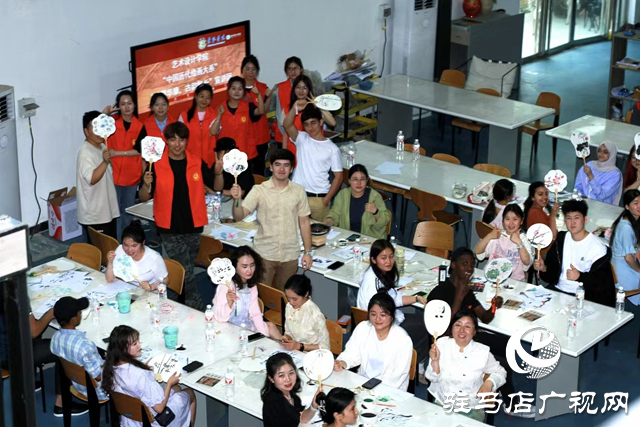 黃淮學院：宣講國畫技藝 讓留學生體驗中國繪畫魅力