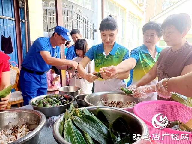 遂平縣見義勇為志愿者服務(wù)隊：愛心慰問敬老院濃濃情誼暖人心