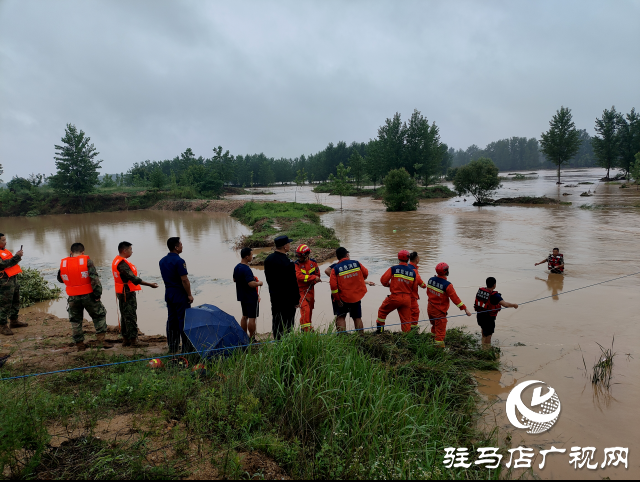 【防汛一線】確山縣石滾河鎮(zhèn)：防汛一線黨旗紅  守土盡責顯擔當