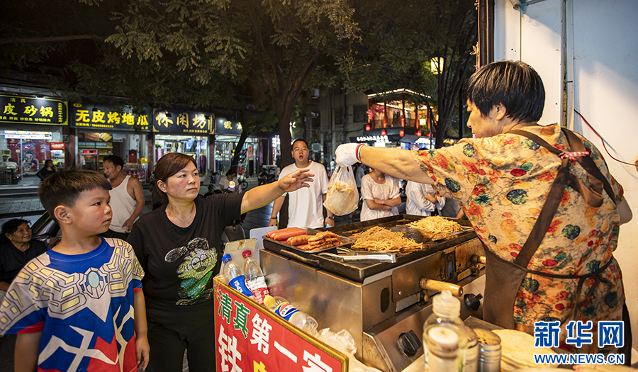 河南商丘：夜游古城 感受“煙火氣”