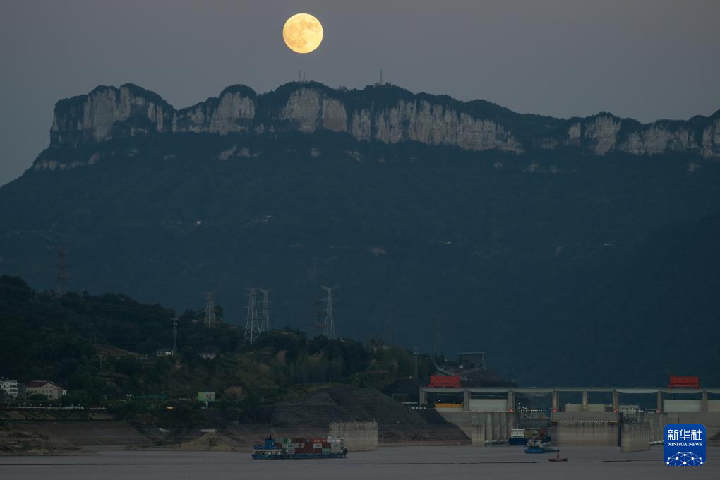 詩意中國丨萬里此情同皎潔 一年今日最分明