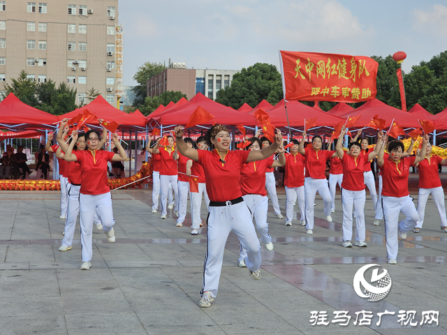 駐馬店：歌聲傳遞祝福 舞蹈喜迎國(guó)慶