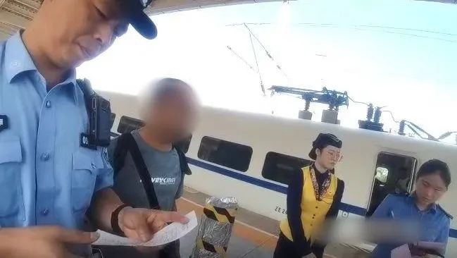 從243公里降至105公里！旅客這個行為致列車降速運行3分鐘，警方：拘留！