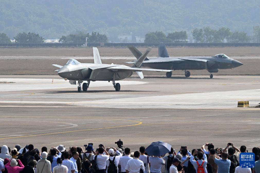 空軍36型武器裝備在中國航展成體系亮相 展現(xiàn)人民空軍轉型跨越新成就