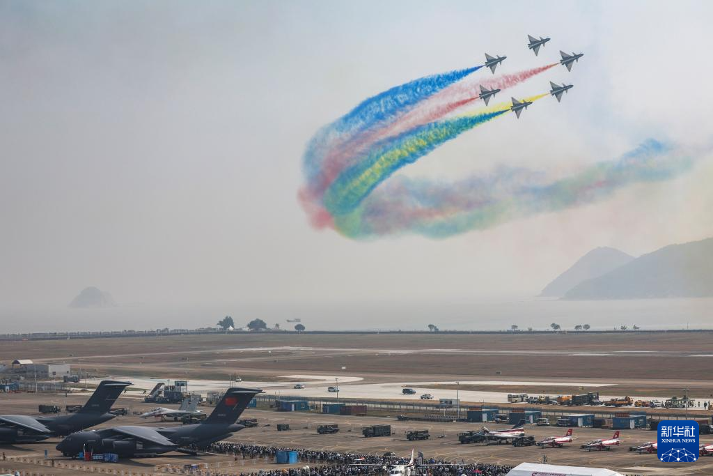 空軍36型武器裝備在中國航展成體系亮相 展現(xiàn)人民空軍轉型跨越新成就