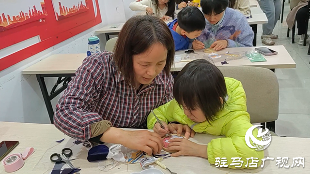 駐馬店市總工會(huì)舉行“金絲彩砂畫(huà)”職工親子活動(dòng)